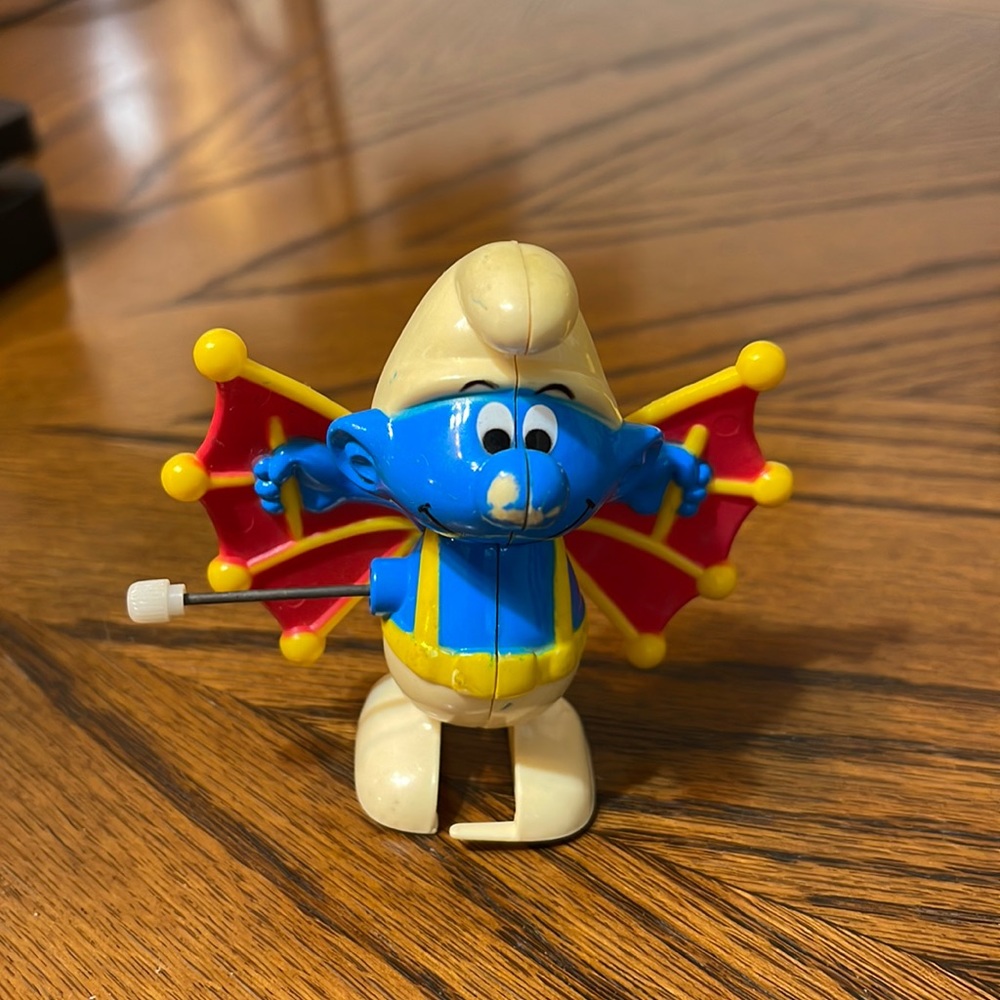 Vintage 1982 Hang Gliding Smurf Wind Up Toy from Galoob